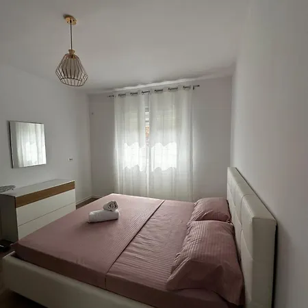 Elegant Near The Center And Stadium Апартаменты Тирана