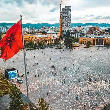 Апартаменты Elegant Near The Center And Stadium Тирана