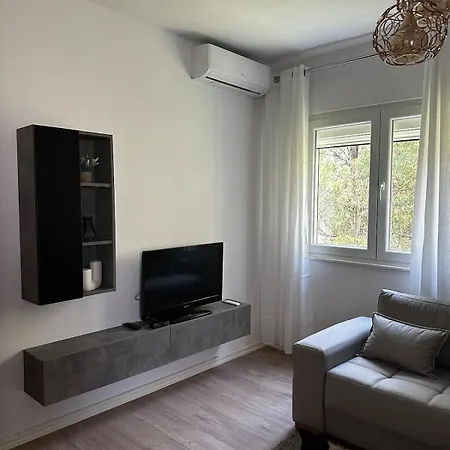 Daire Elegant Near The Center And Stadium Tiran