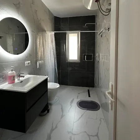 Elegant Near The Center And Stadium *