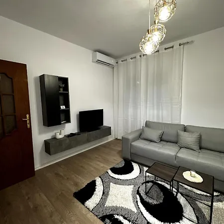 Elegant Near The Center And Stadium *