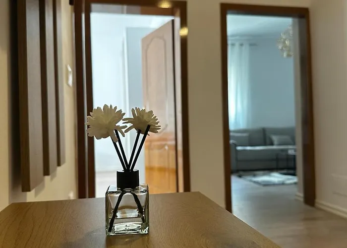 Elegant Near The Center And Stadium Appartement Tirana