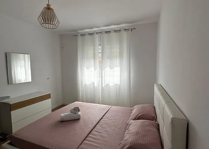 Elegant Near The Center And Stadium Appartement Tirana