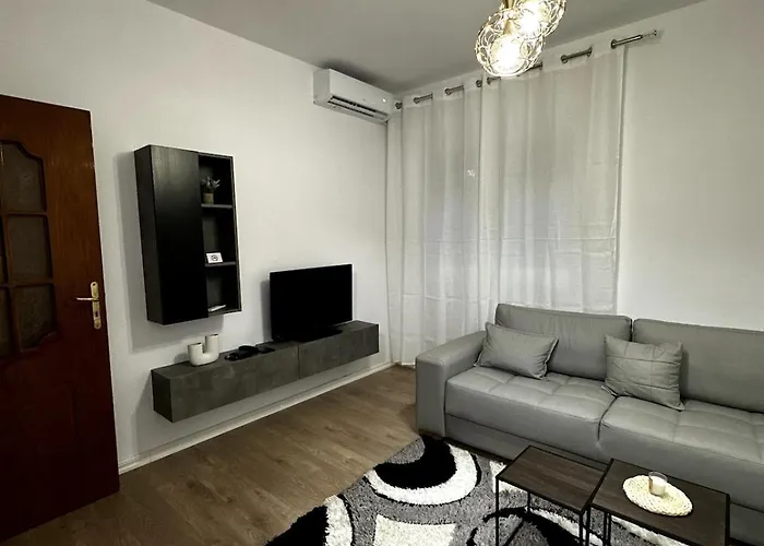 Elegant Near The Center And Stadium *