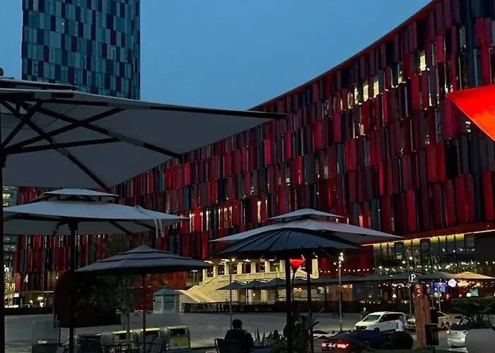 Elegant Near The Center And Stadium